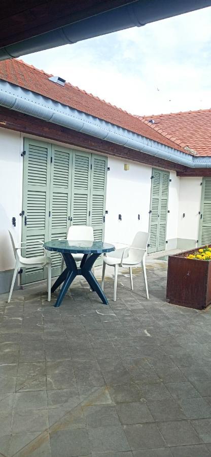Central Terrace Escape With Jacuzzi Timişoara Buitenkant foto